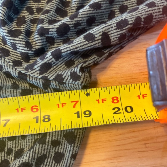 Lisa Rinna Collection Green Leopard Print Top - Picture 9 of 9